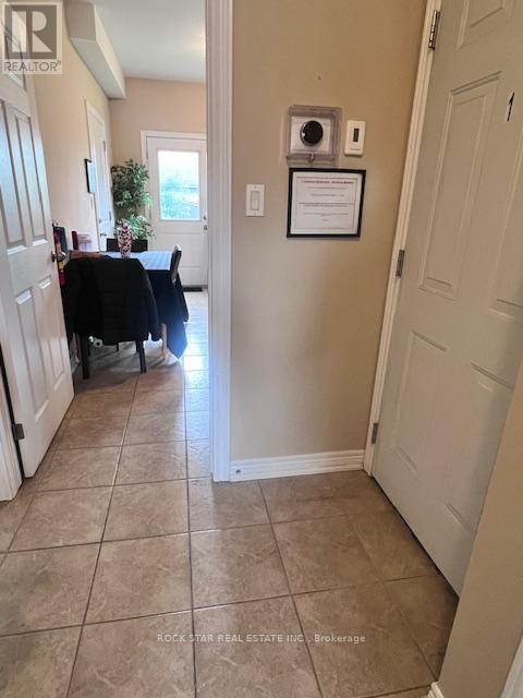 7 Chestnut Street E, St. Catharines (Oakdale), Ontario  L2T 1G6 - Photo 5 - X12264777