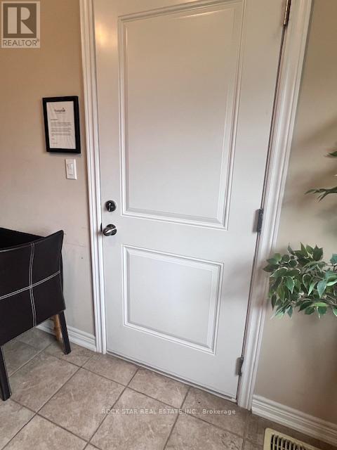 7 Chestnut Street E, St. Catharines (Oakdale), Ontario  L2T 1G6 - Photo 9 - X12264777