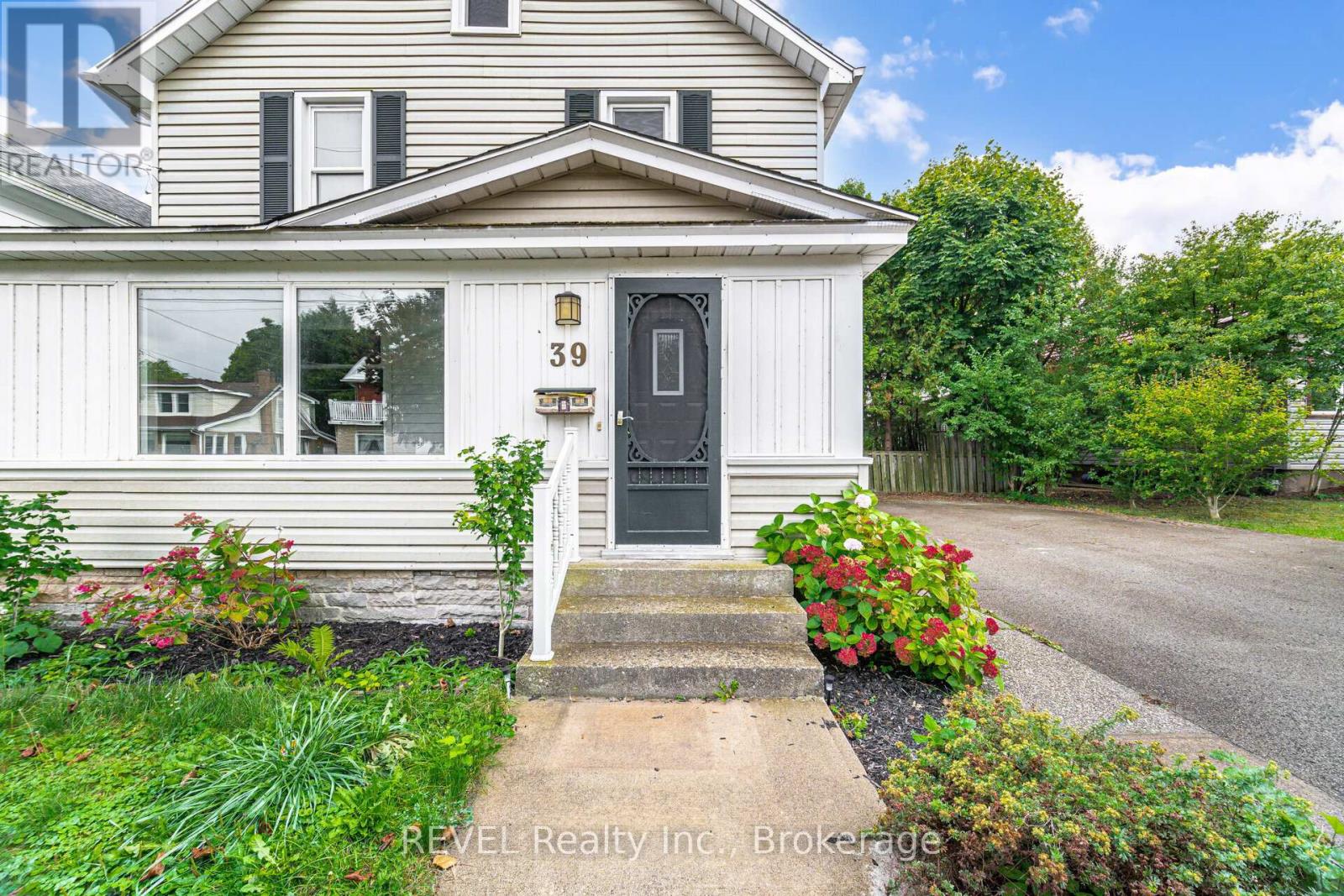 Property at 39 PHIPPS STREET image 2