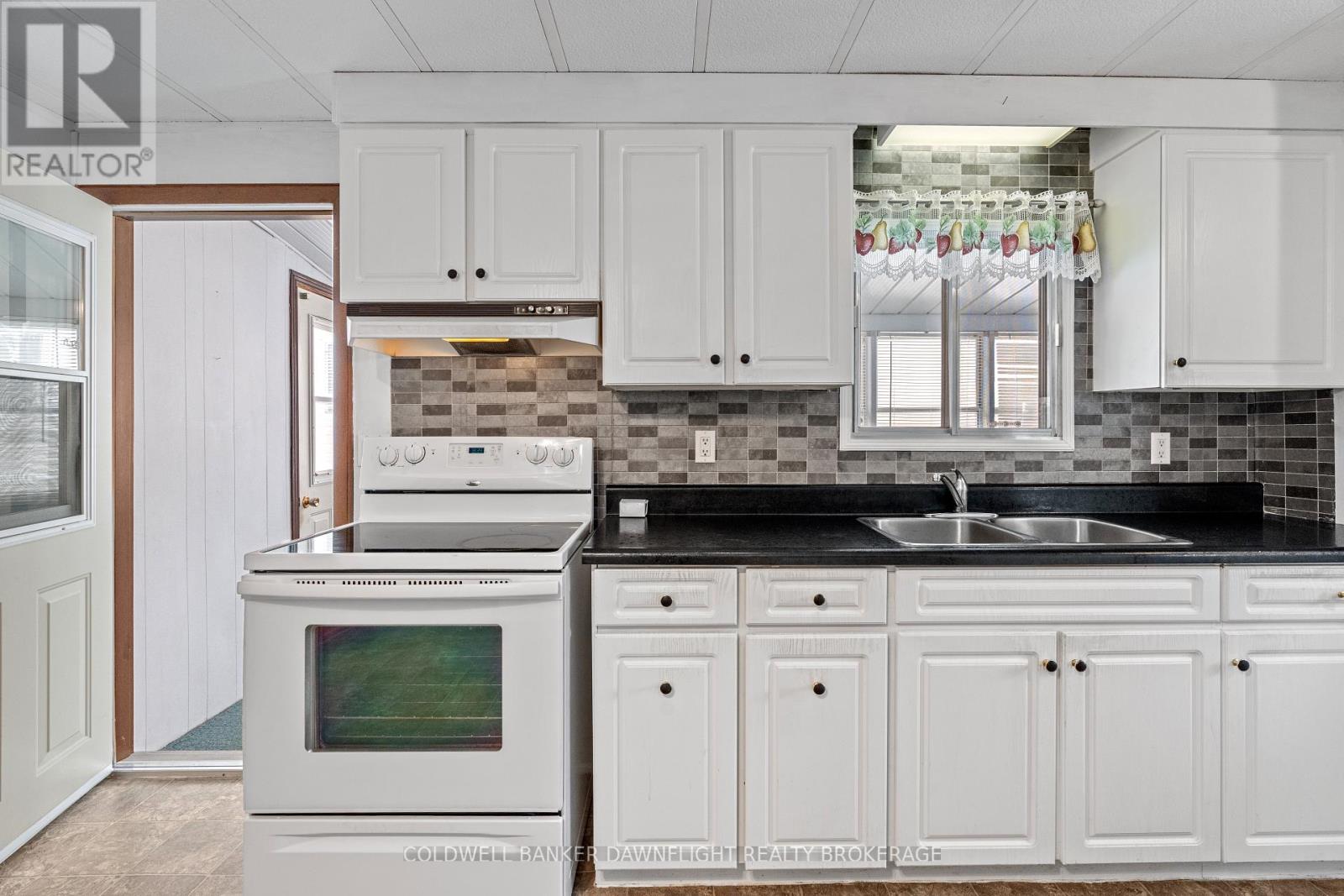 12 Redford Drive, South Huron (Exeter), Ontario  N0M 1S3 - Photo 8 - X12262581
