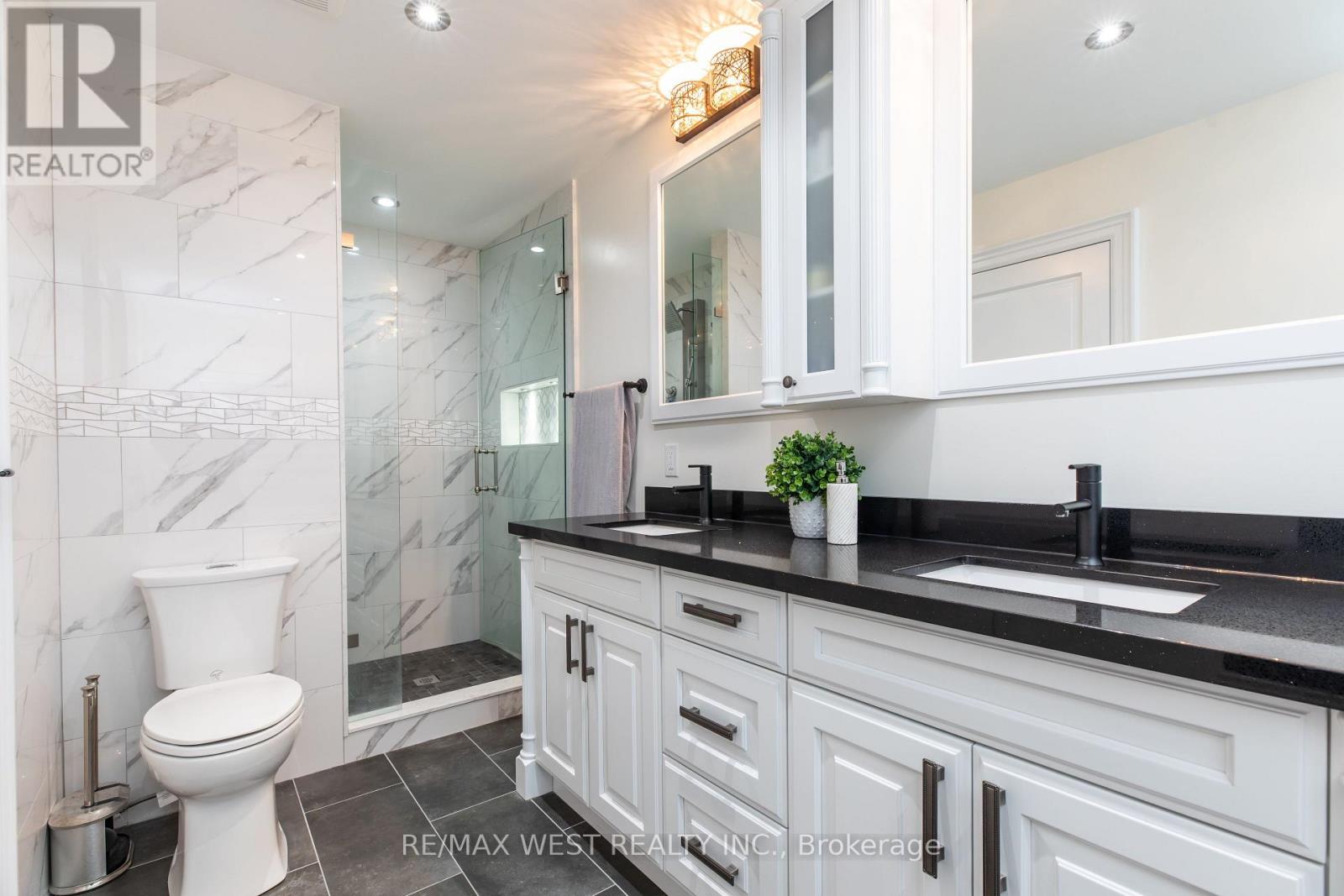 91b Park Street W, Mississauga, Ontario  L5H 1L2 - Photo 10 - W12257090