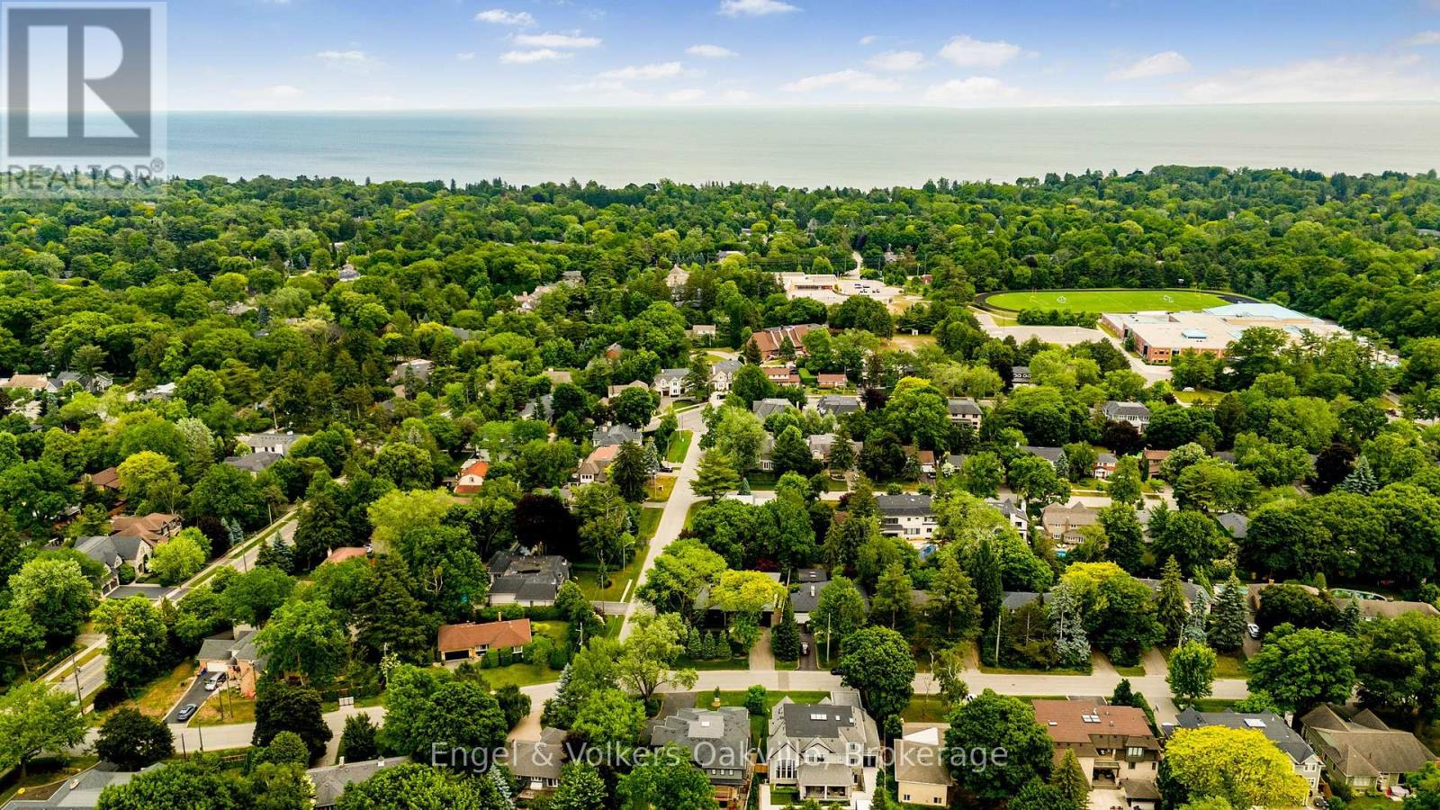 1516 Duncan Road, Oakville, Ontario  L6J 2R3 - Photo 46 - W12257222