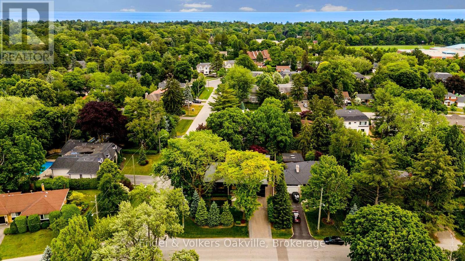 1516 Duncan Road, Oakville, Ontario  L6J 2R3 - Photo 5 - W12257222