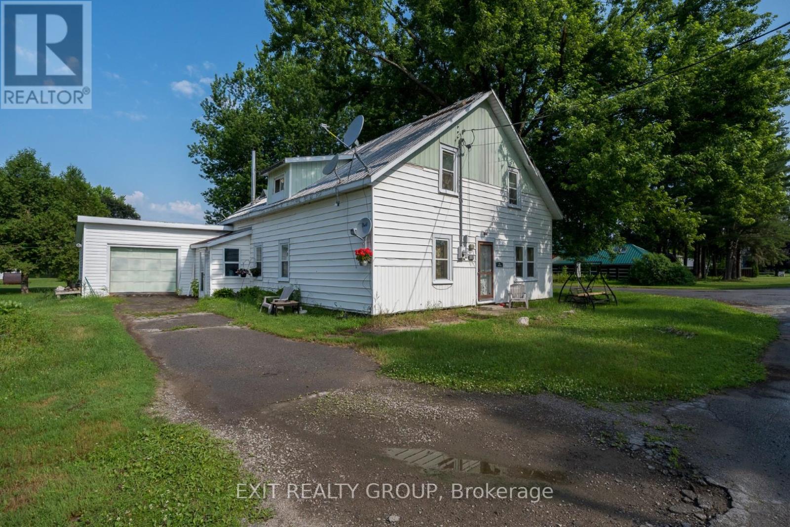 53 CLEMENT STREET, Addington Highlands, Ontario