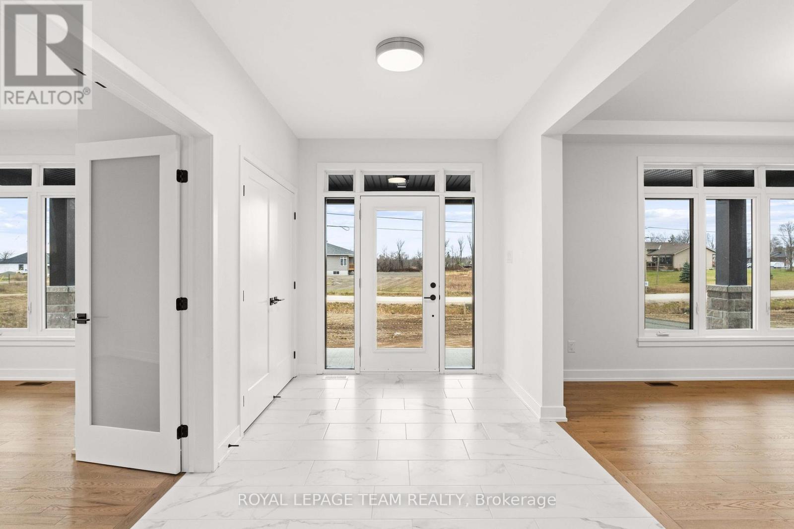 71 Hogan Drive, Mcnab/braeside, Ontario  K7S 0H8 - Photo 2 - X12236586