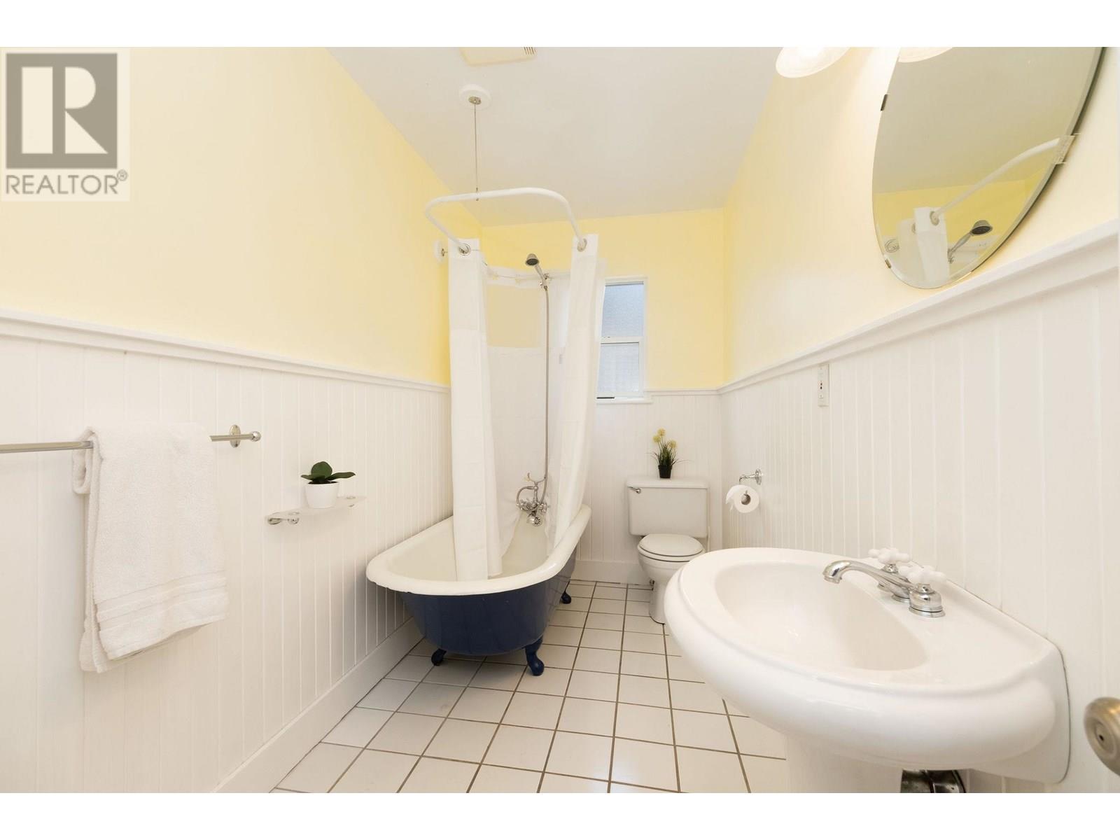 1075 Gladwin Drive, North Vancouver, British Columbia  V7R 1A1 - Photo 18 - R3017614