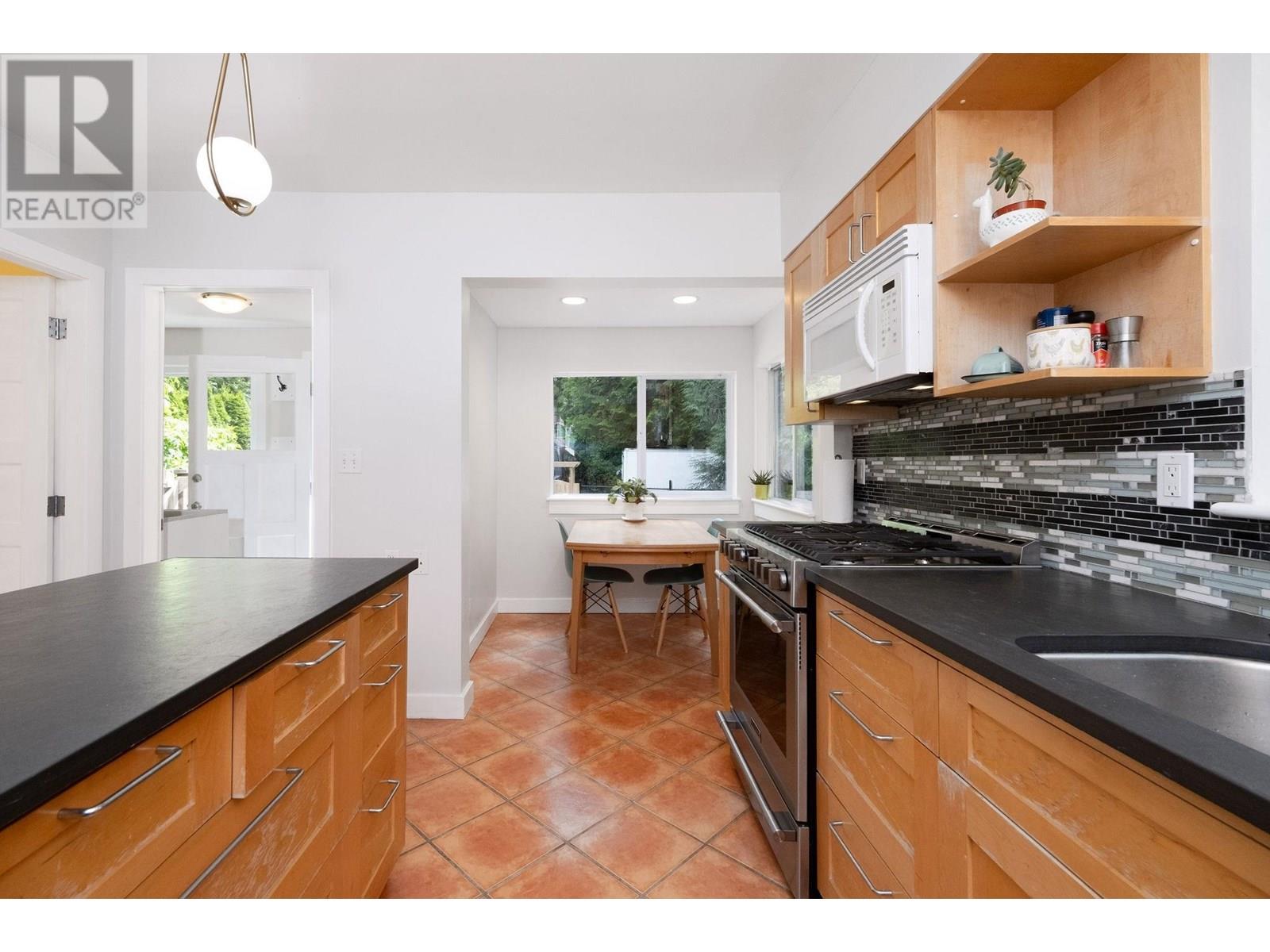 1075 Gladwin Drive, North Vancouver, British Columbia  V7R 1A1 - Photo 14 - R3017614