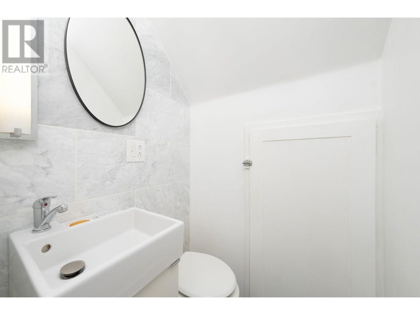 1075 Gladwin Drive, North Vancouver, British Columbia  V7R 1A1 - Photo 24 - R3017614