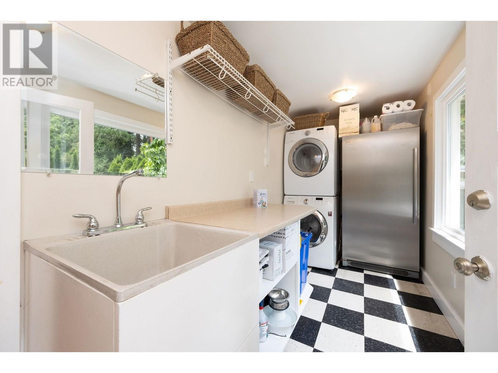 1075 Gladwin Drive, North Vancouver, British Columbia  V7R 1A1 - Photo 19 - R3017614
