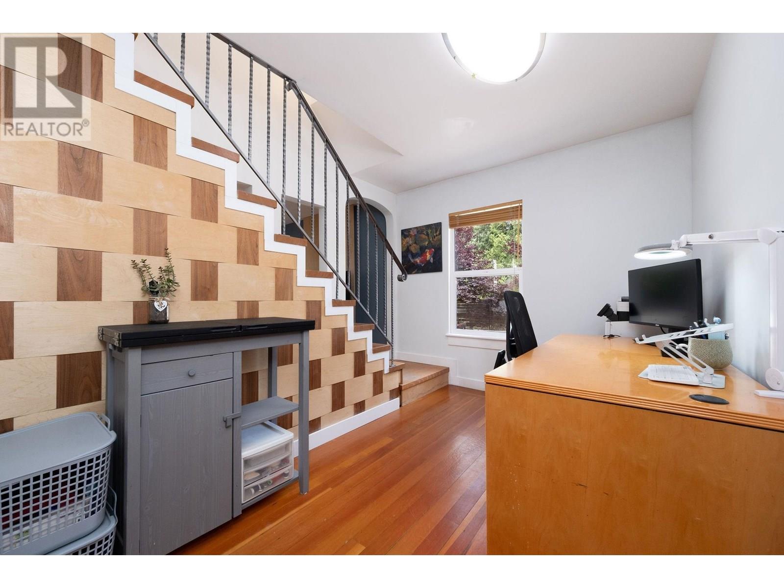 1075 Gladwin Drive, North Vancouver, British Columbia  V7R 1A1 - Photo 16 - R3017614