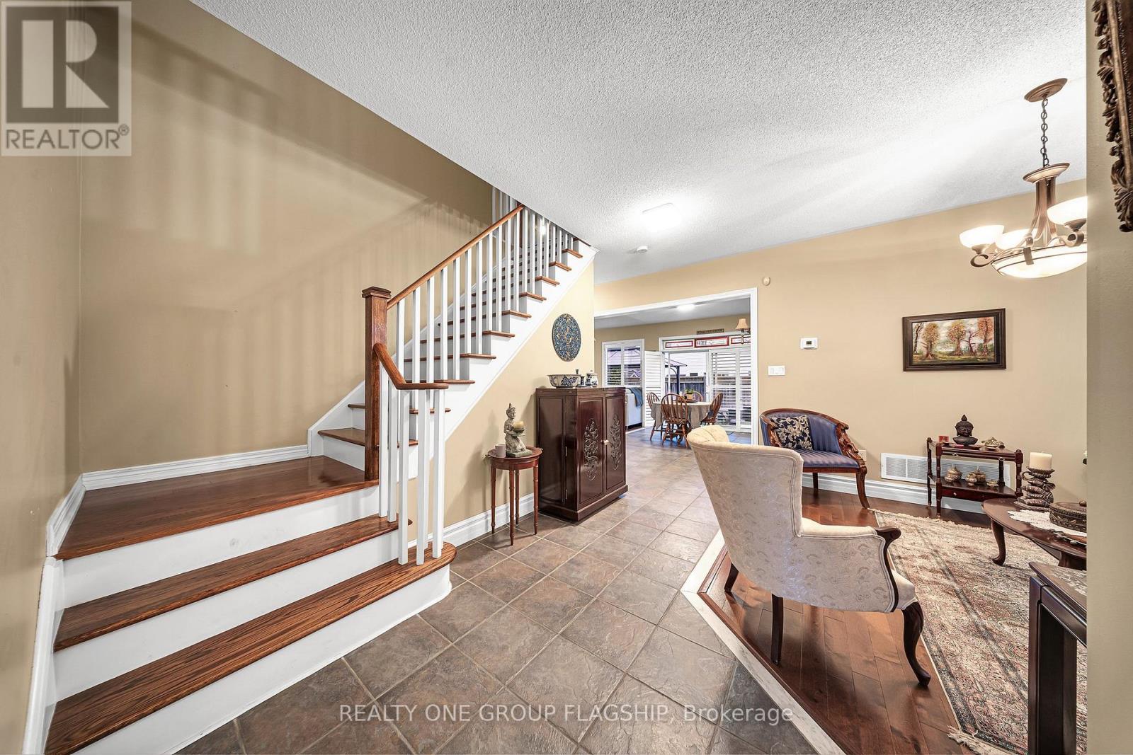35 Hurst Street, Halton Hills, Ontario  L7J 2Z8 - Photo 8 - W12264866