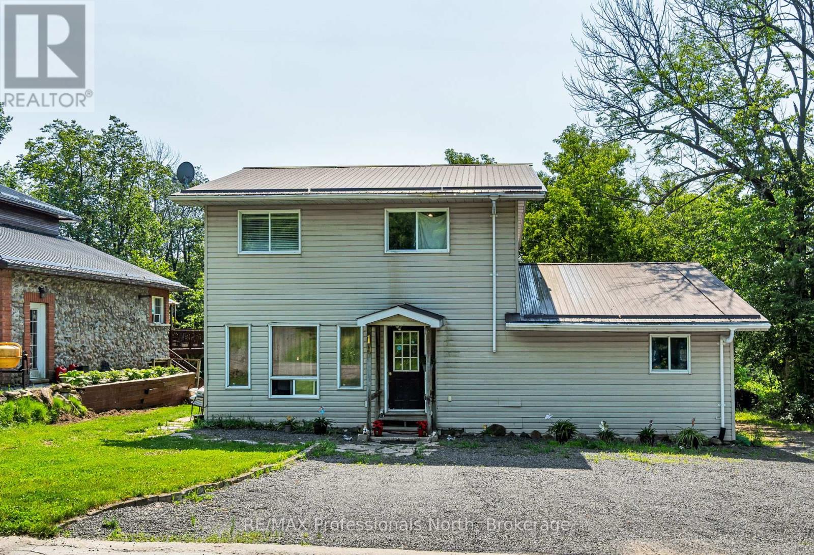19 Henry Street, Huntsville, Ontario  P1H 1V5 - Photo 1 - X12264958