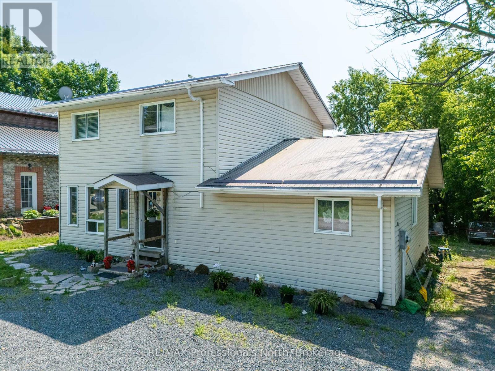 19 Henry Street, Huntsville, Ontario  P1H 1V5 - Photo 3 - X12264958