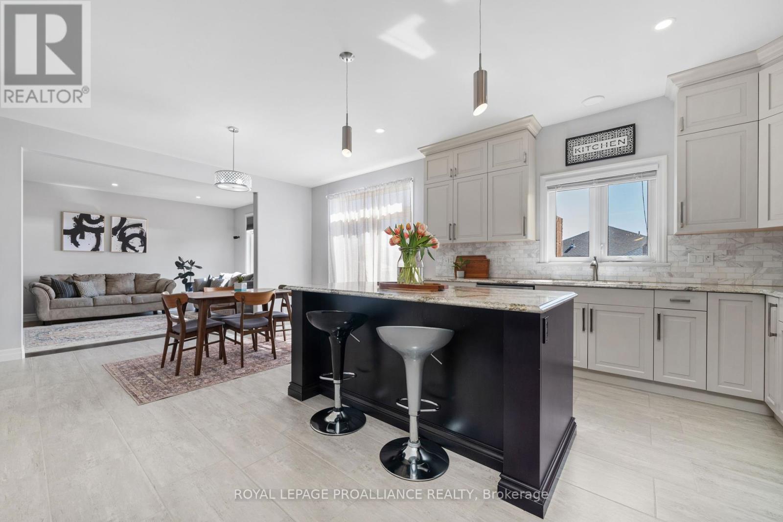 64 Crews Crescent, Quinte West, Ontario  K8V 0G3 - Photo 11 - X12264974