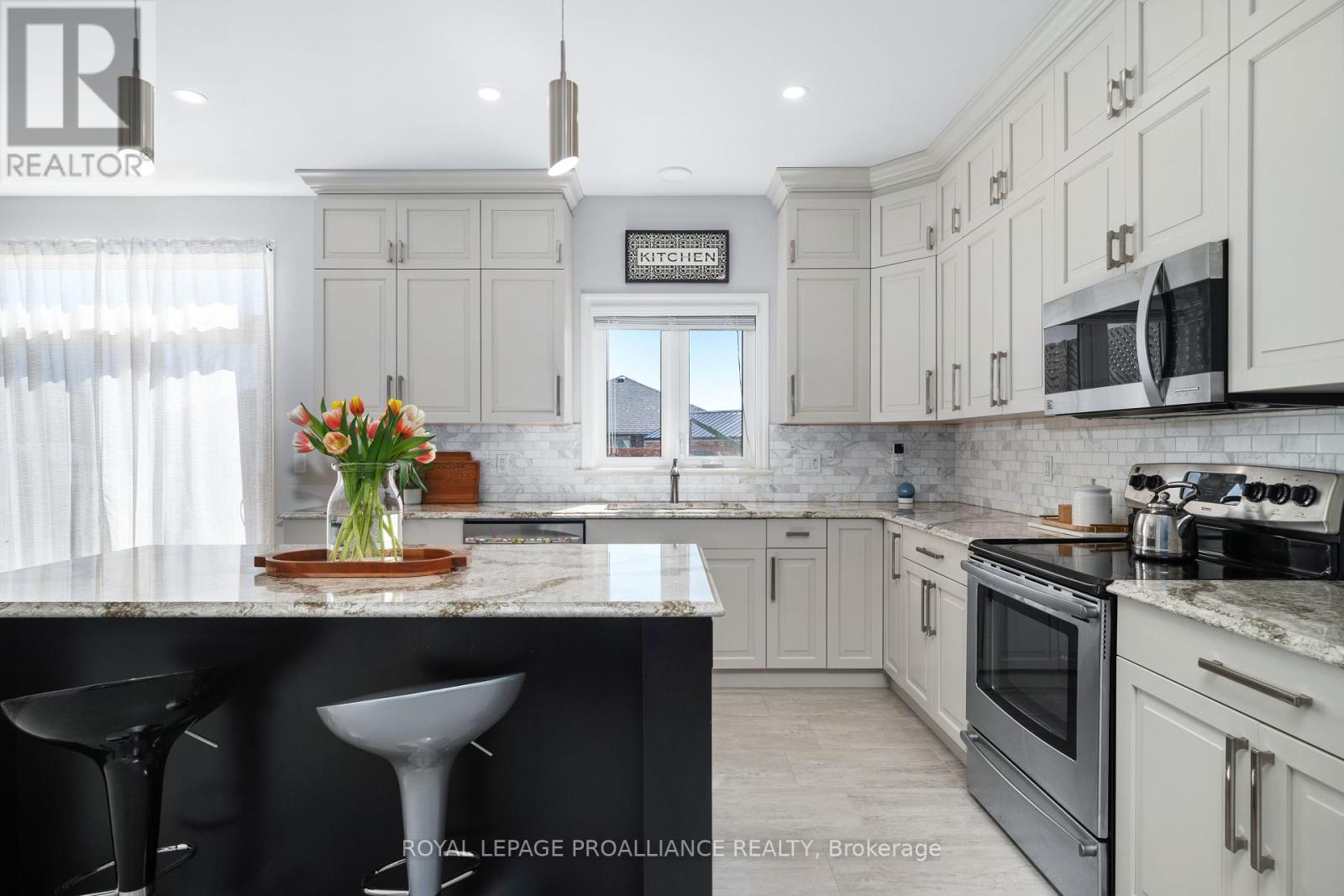 64 Crews Crescent, Quinte West, Ontario  K8V 0G3 - Photo 12 - X12264974