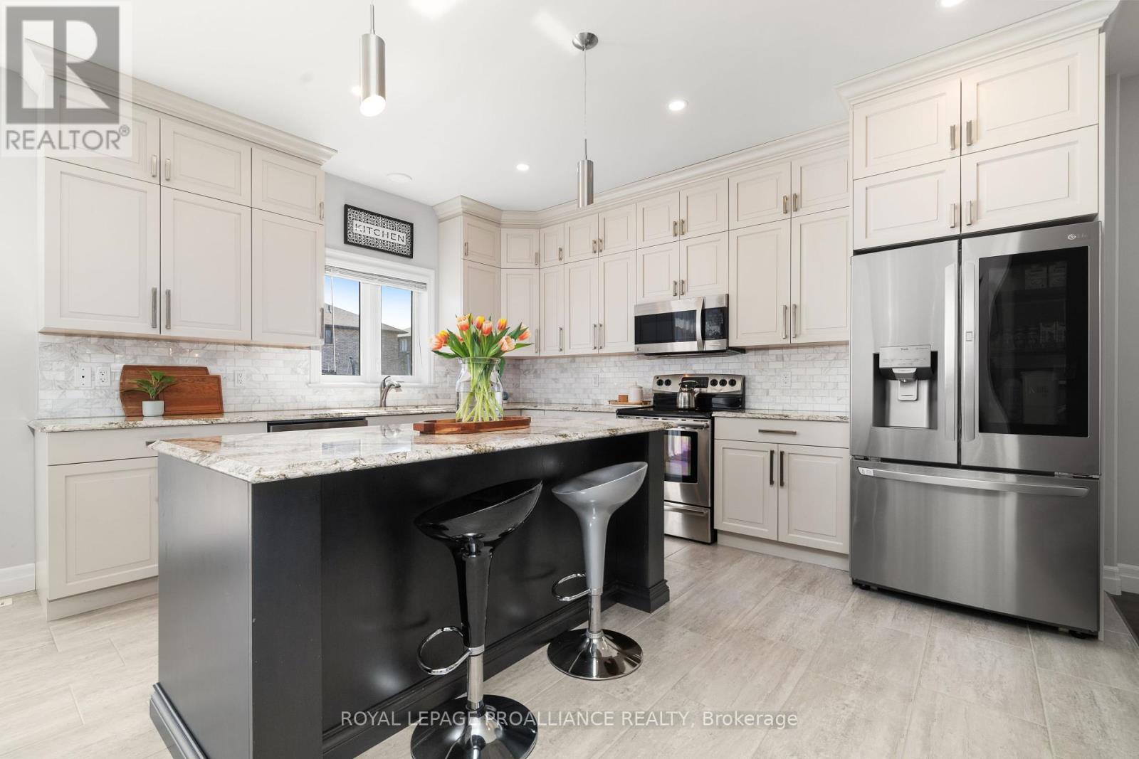 64 Crews Crescent, Quinte West, Ontario  K8V 0G3 - Photo 14 - X12264974