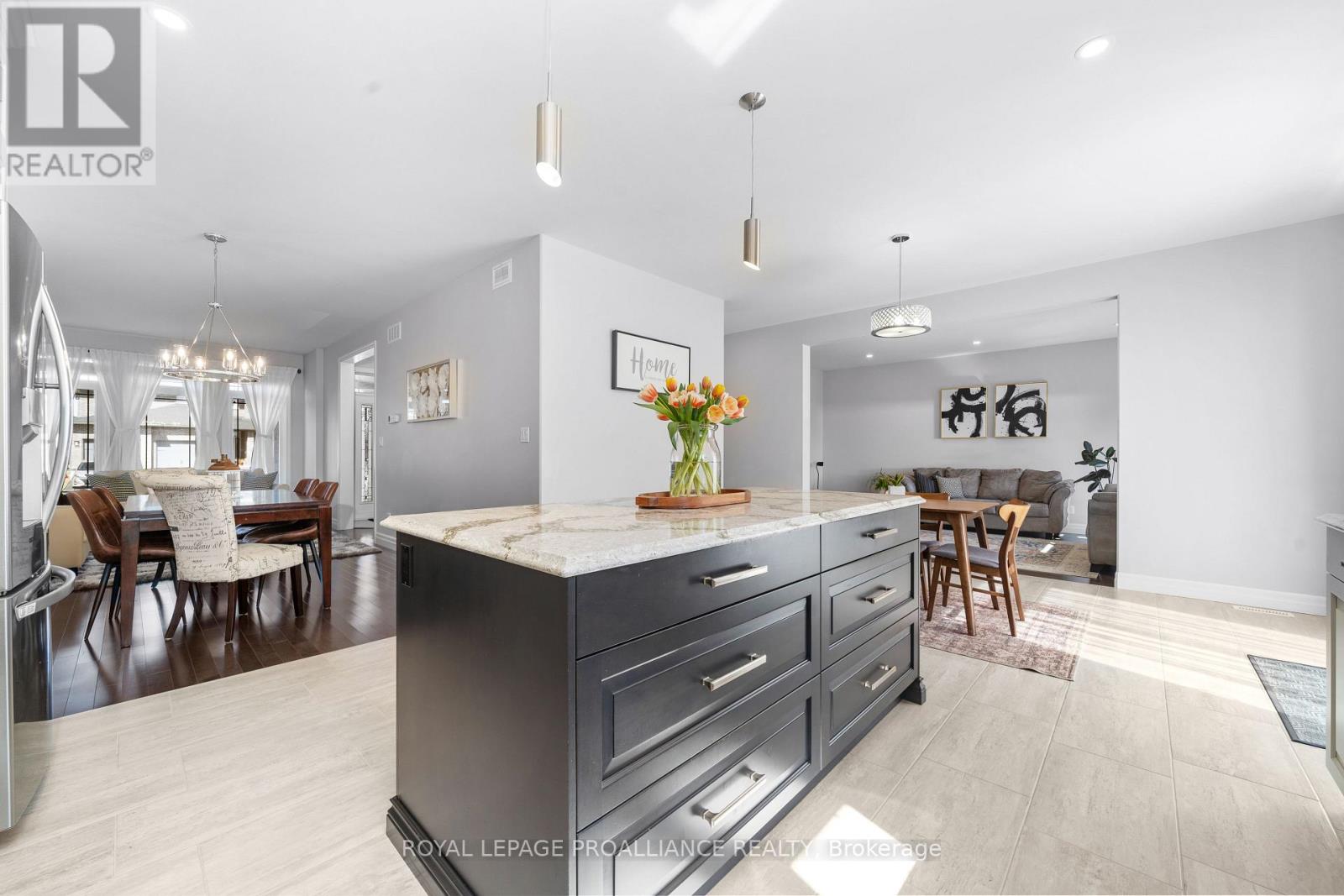64 Crews Crescent, Quinte West, Ontario  K8V 0G3 - Photo 15 - X12264974