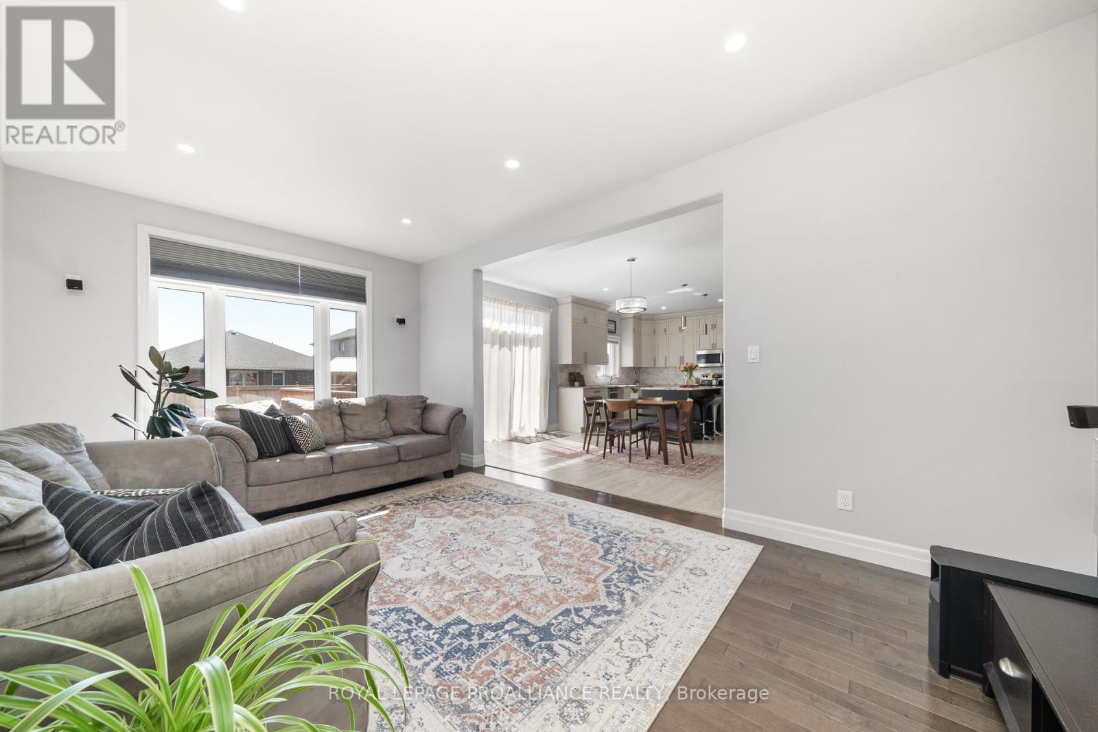 64 Crews Crescent, Quinte West, Ontario  K8V 0G3 - Photo 19 - X12264974
