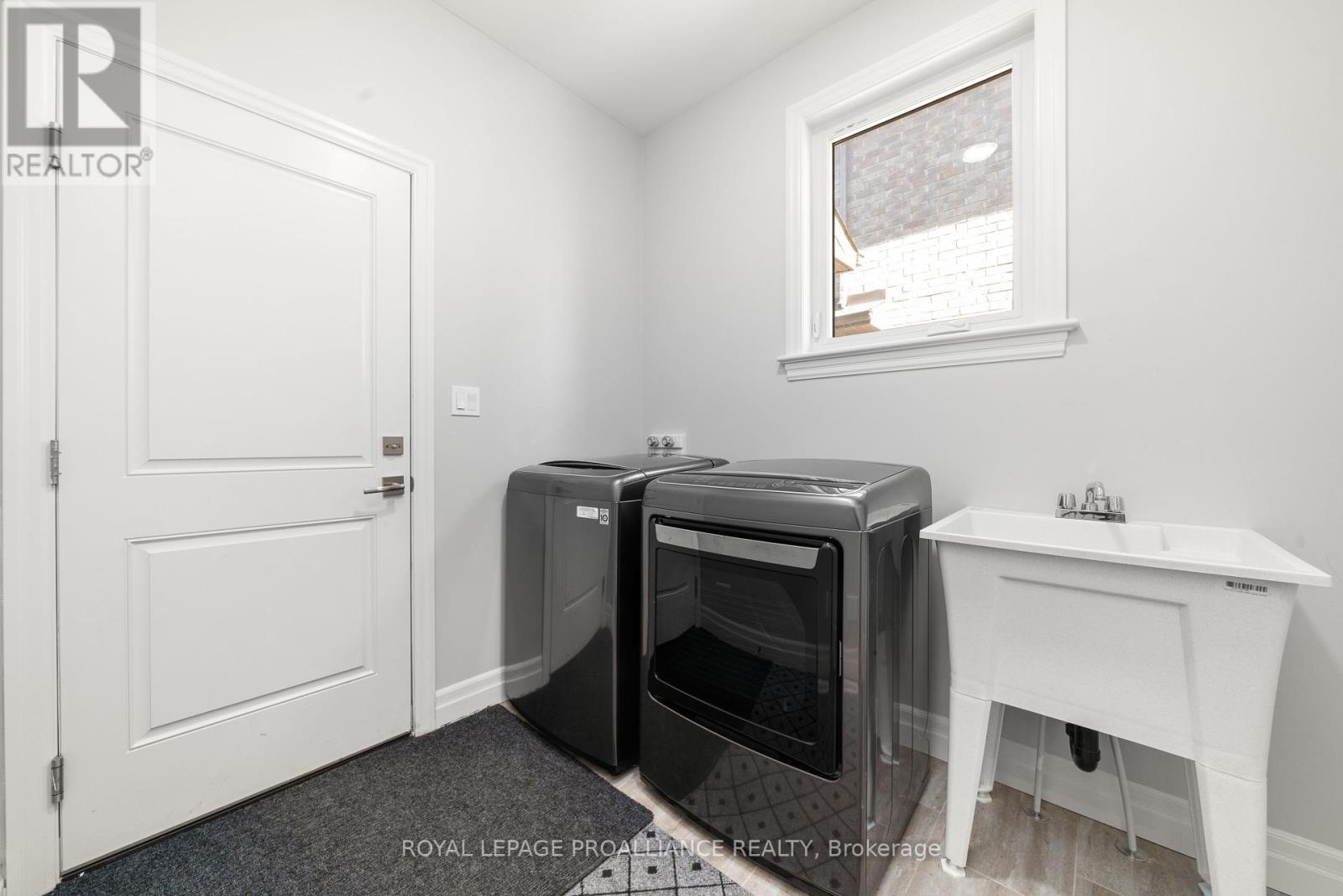 64 Crews Crescent, Quinte West, Ontario  K8V 0G3 - Photo 22 - X12264974