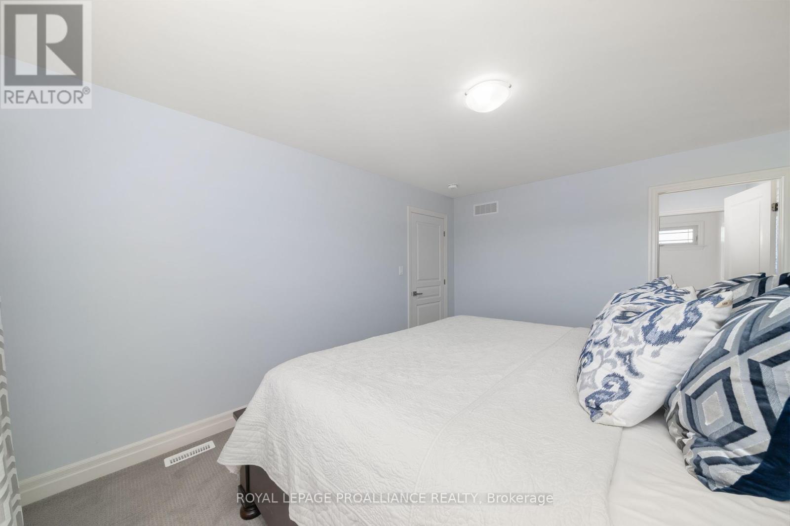 64 Crews Crescent, Quinte West, Ontario  K8V 0G3 - Photo 29 - X12264974