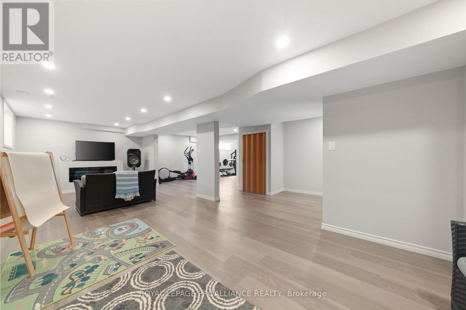 64 Crews Crescent, Quinte West, Ontario  K8V 0G3 - Photo 35 - X12264974