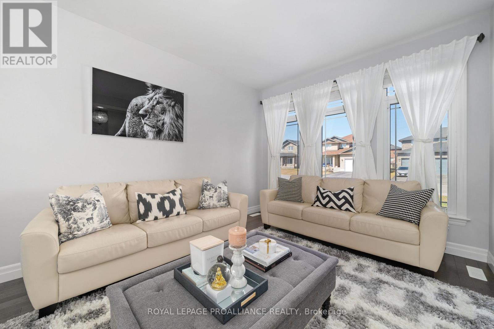64 Crews Crescent, Quinte West, Ontario  K8V 0G3 - Photo 7 - X12264974