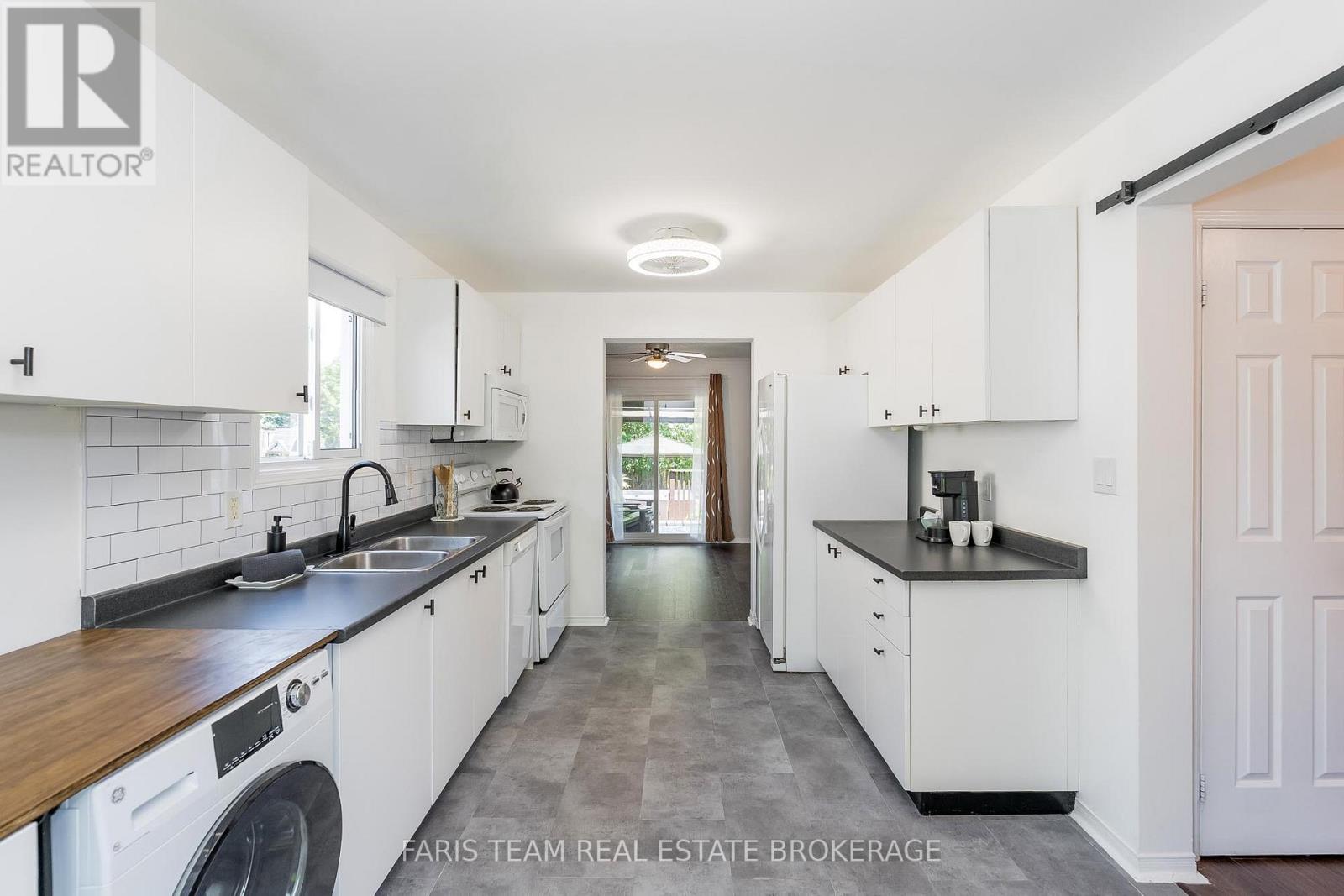 Property at 717 CANDARAS STREET image 3