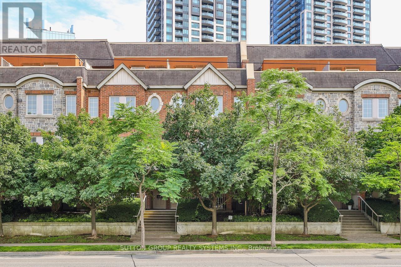 Property at TH20 - 93 THE QUEENSWAY image 1