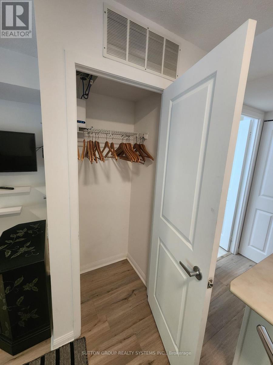 Th20 - 93 The Queensway, Toronto, Ontario  M6S 5A7 - Photo 10 - W12264964