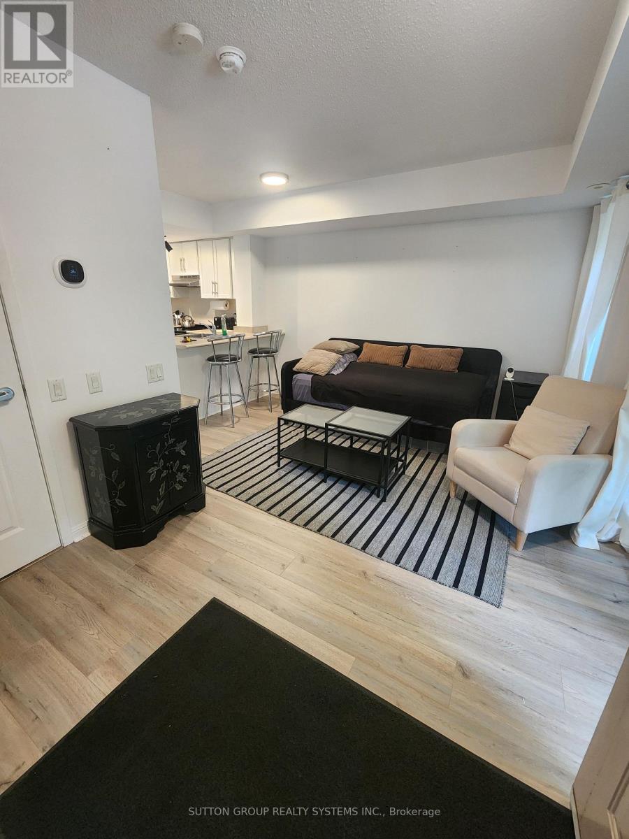 Property at TH20 - 93 THE QUEENSWAY image 4