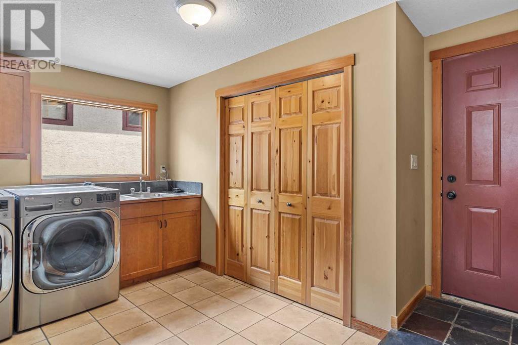 214 Eagle Point, Canmore, Alberta  T1W 3E6 - Photo 6 - A2235452