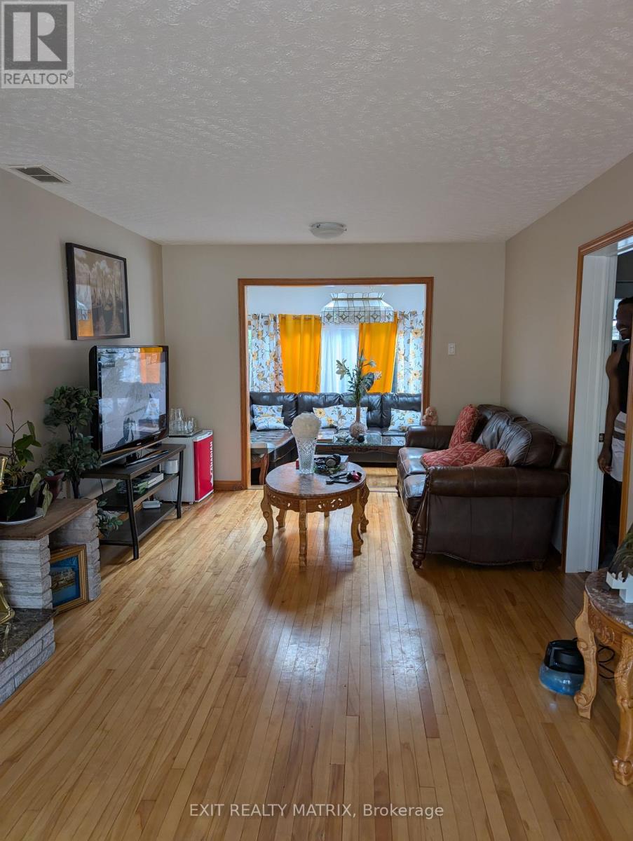 393 Donald Street, Ottawa, Ontario  K1K 1M2 - Photo 6 - X12265035