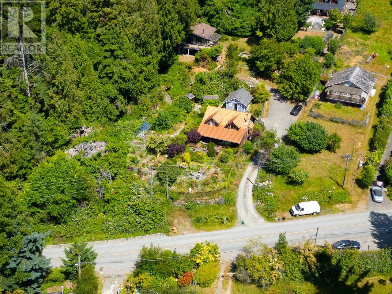 Property at 1743 BOWEN BAY ROAD image 2