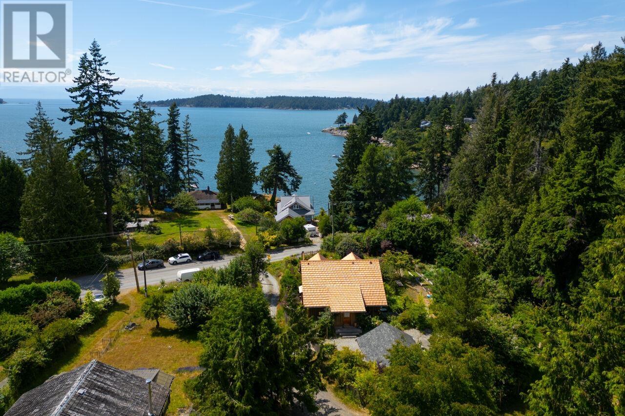 Property at 1743 BOWEN BAY ROAD image 3