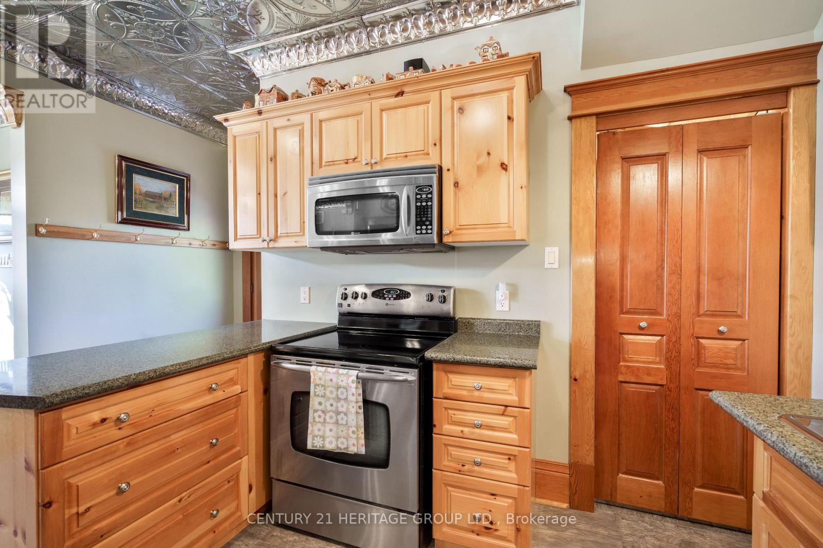 20314 Leslie Street, East Gwillimbury, Ontario  L0G 1R0 - Photo 10 - N12115432