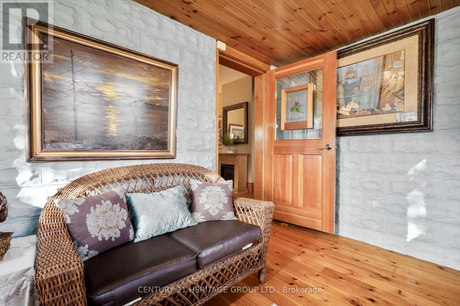 20314 Leslie Street, East Gwillimbury, Ontario  L0G 1R0 - Photo 15 - N12115432