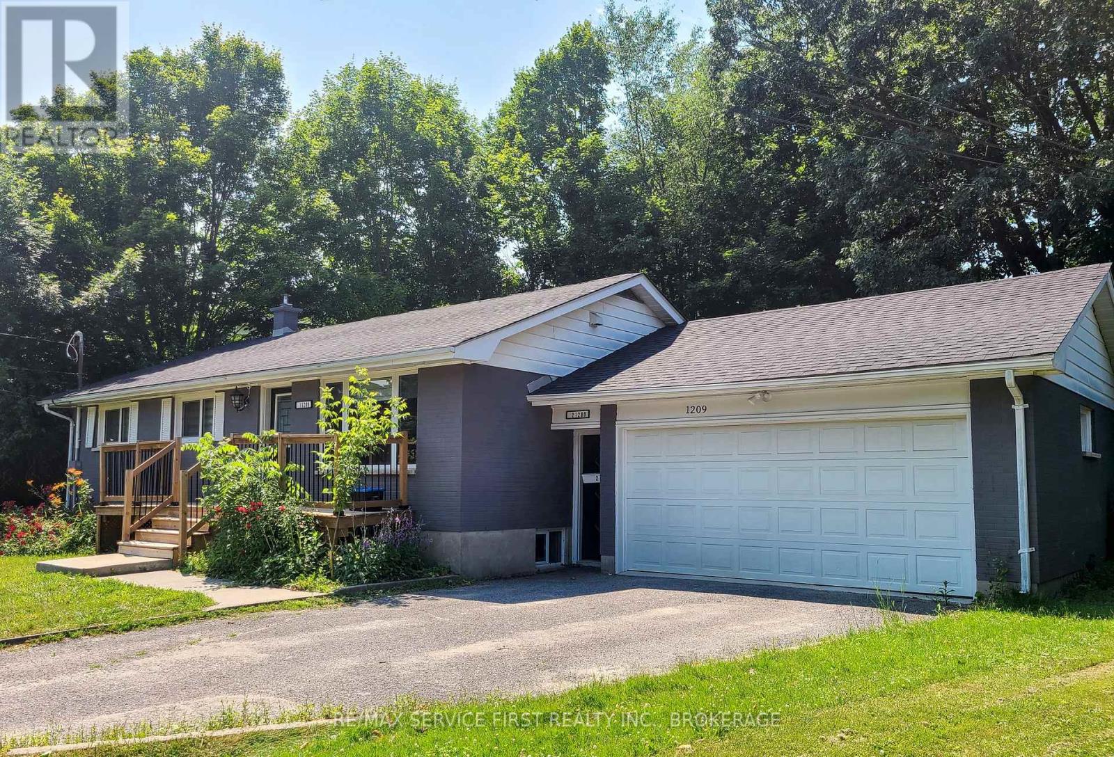 1209 Lincoln Drive, Kingston (South Of Taylor-Kidd Blvd), Ontario  K7M 4Z9 - Photo 2 - X12265081