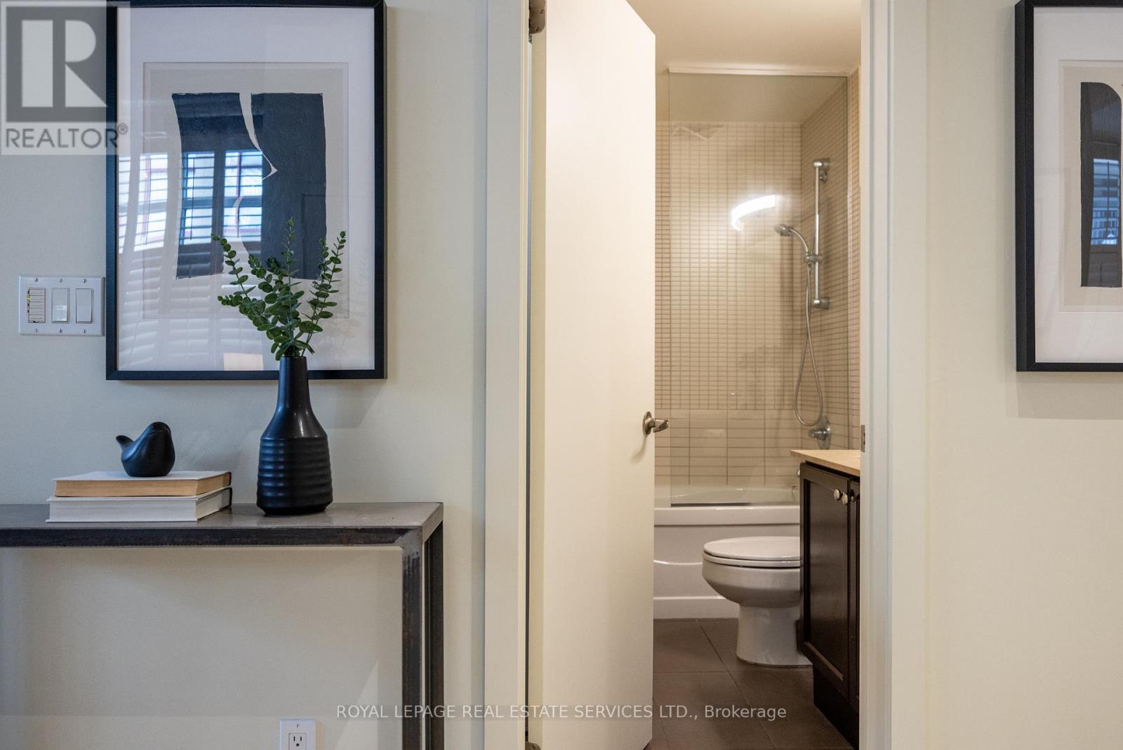101 - 10 Wellesley Place, Toronto, Ontario  M4Y 1B1 - Photo 15 - C12257085