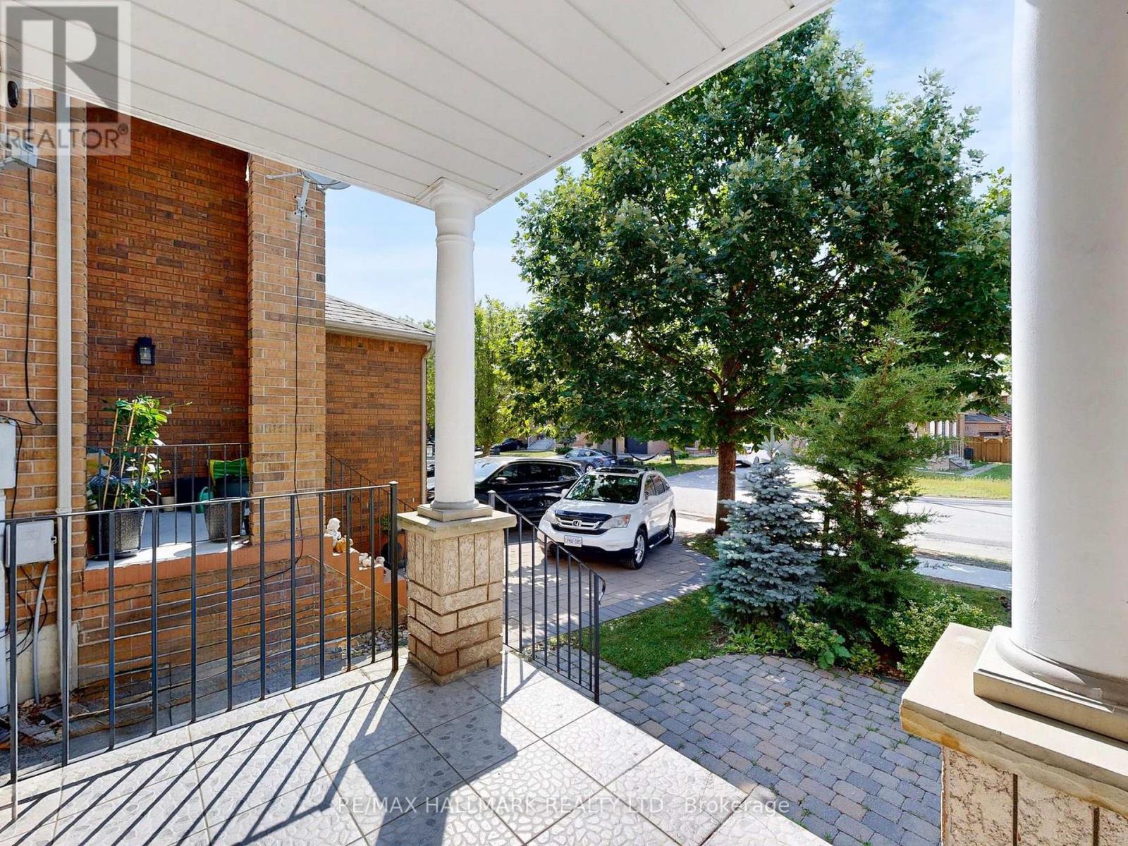 Property at 22 LAURA SABRINA DRIVE N image 2