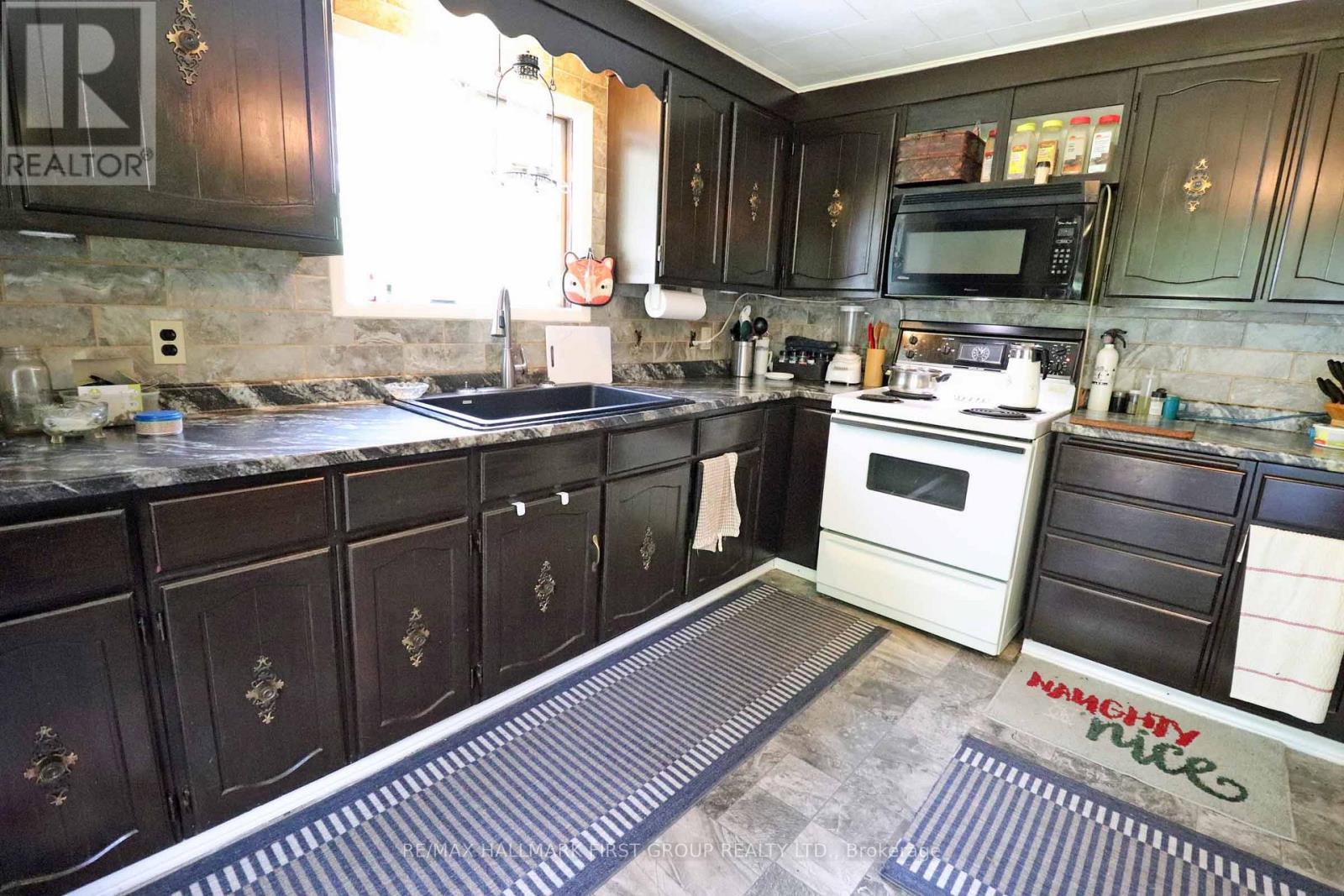 18120 Highway 41, Addington Highlands, Ontario  K0H 1K0 - Photo 32 - X12263740