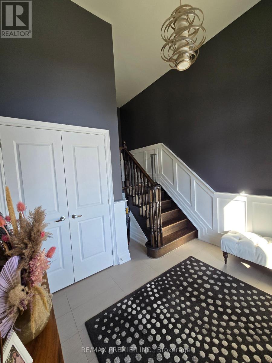 Property at 348 POETRY DRIVE image 2