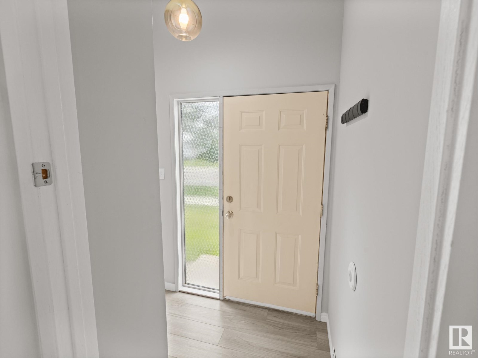 Property at 6003 122 AV NW image 2