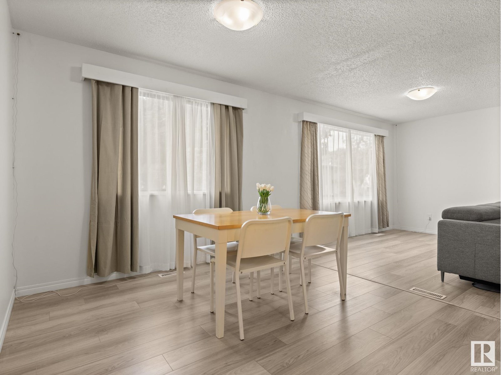 Property at 6003 122 AV NW image 3