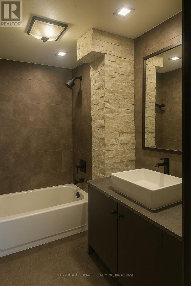 Property at 25 DUNKIRK COURT image 4