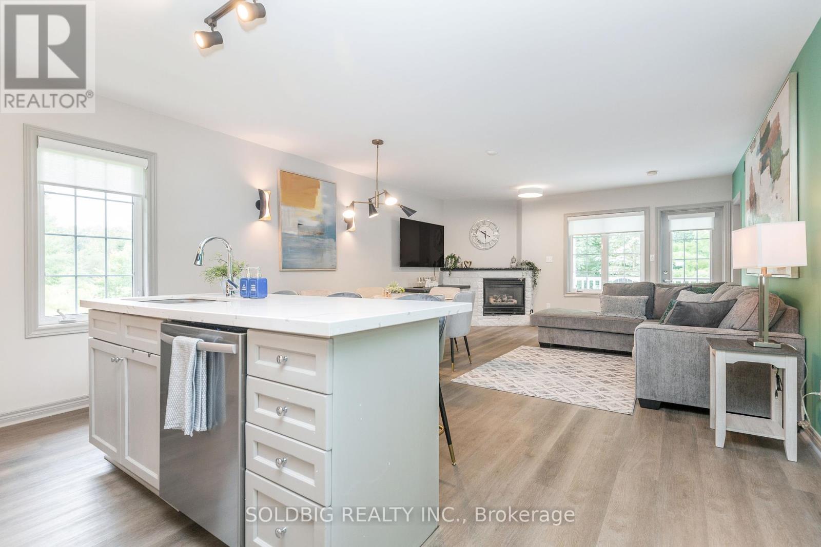 90 Highland Avenue, Oro-Medonte (Horseshoe Valley), Ontario  L0L 2L0 - Photo 3 - S12264735
