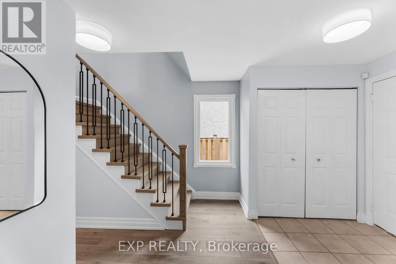 Property at 678 BECKWORTH SQUARE image 5
