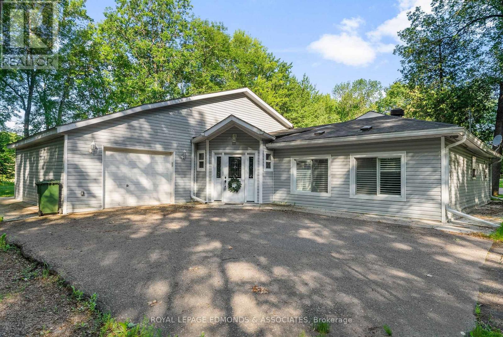 731 Francie Lane, Laurentian Valley, Ontario  K8A 6W2 - Photo 37 - X12265269