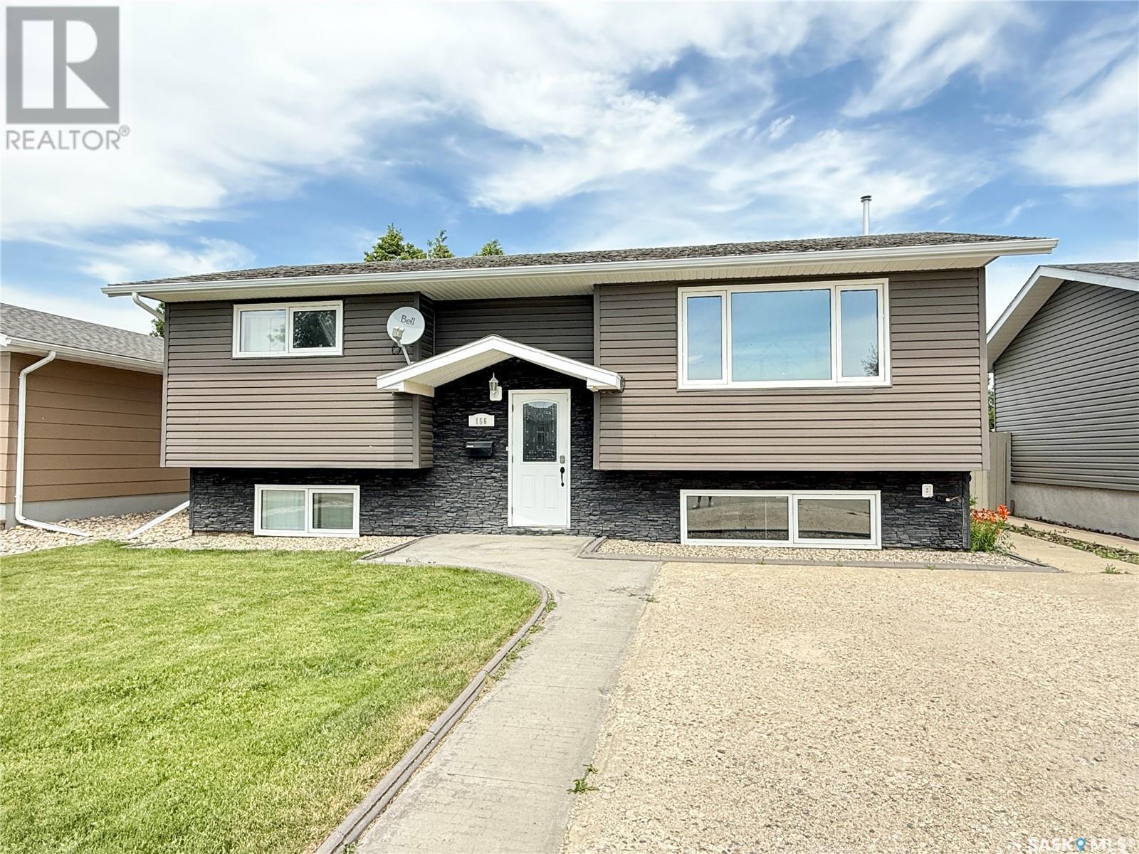 156 Montgomery CRESCENT, weyburn, Saskatchewan