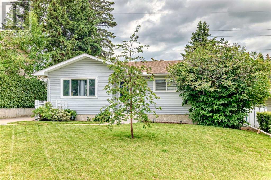 Property at 1004 Hunterston Hill NW image 2
