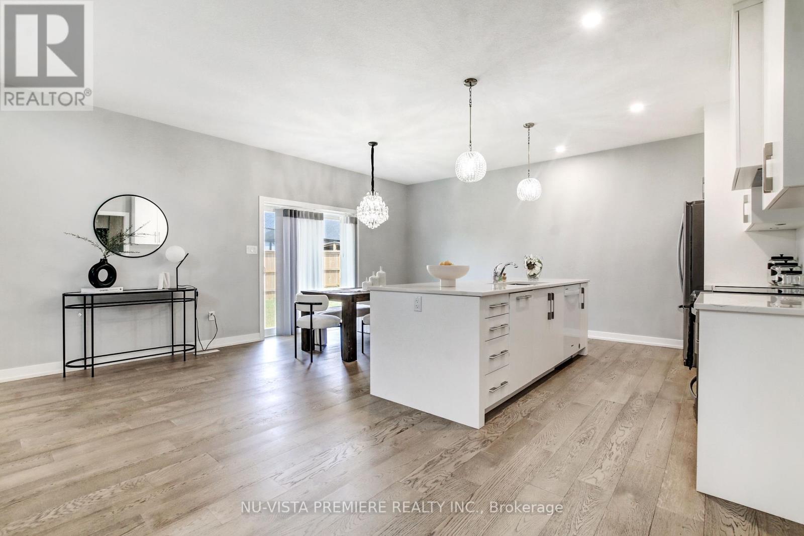 46 Aspen Circle, Thames Centre, Ontario  N0M 2P0 - Photo 10 - X12265373